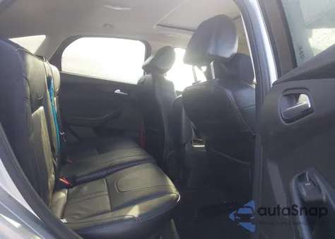 2014 Ford Focus Se z USA, uszkodzony, nr VIN 1FADP3K26EL354503